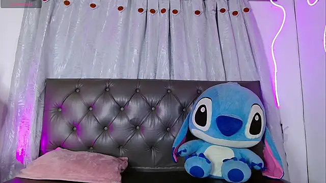 Snapshot of evie_cloud chatting on 05-26-26, 01:37 evie cloud online show from 05-26-26, 01:37