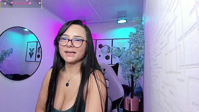 Snapshot of Tiara_rr chatting on 05-02-26, 03:23 Tiara rr online show from 05-02-26, 03:23