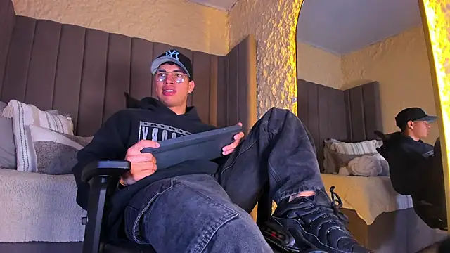 Snapshot of Benjamin_More chatting on 12-19-25, 02:59 Benjamin More online show from 12-19-25, 02:59