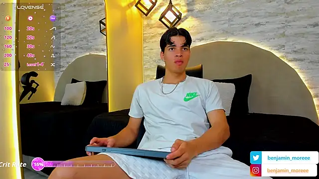 Benjamin More online show from 10-07-25, 03:13