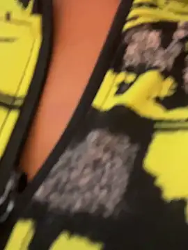 MelanieRoah online show from 10-22-25, 01:10