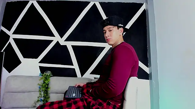 JUSTIN FULLER1 online show from 11-06-25, 09:52