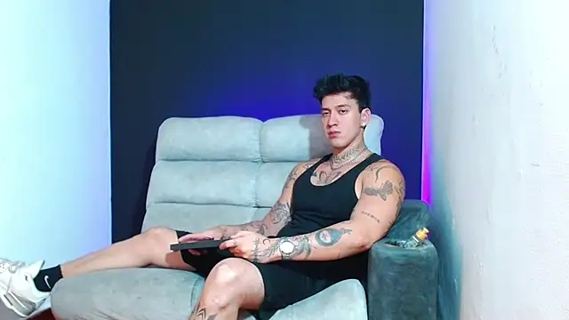 Snapshot of JUSTIN_FULLER1 chatting on 02-02-26, 02:32 JUSTIN FULLER1 online show from 02-02-26, 02:32