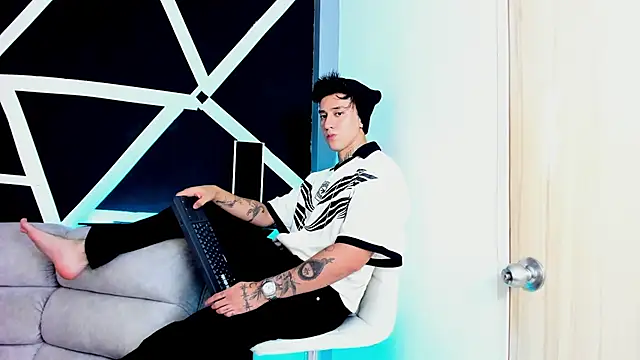 JUSTIN FULLER1 online show from 09-11-25, 07:03