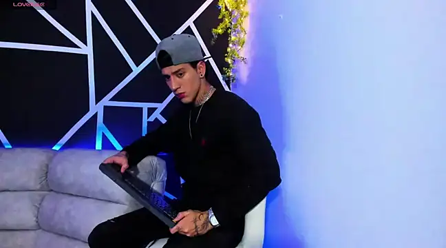 JUSTIN FULLER1 online show from 02-01-25, 02:58