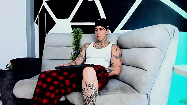JUSTIN FULLER1 online show from 10-23-25, 04:16