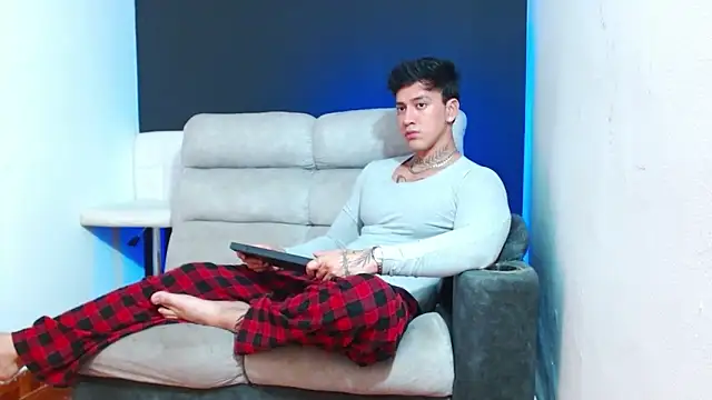 JUSTIN FULLER1 online show from 04-12-26, 12:36