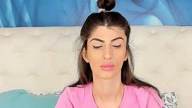 SkinnyDolly online show from 11-11-25, 03:12