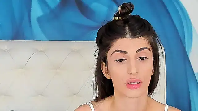 SkinnyDolly online show from 07-18-26, 07:00