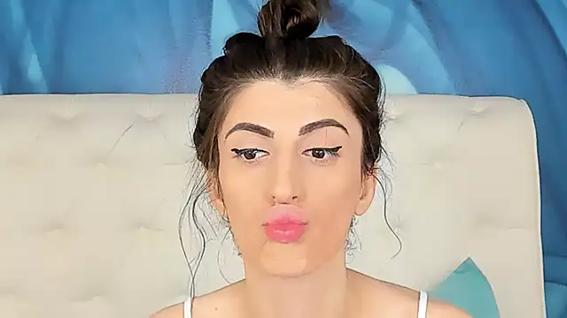 SkinnyDolly online show from 10-29-25, 03:05