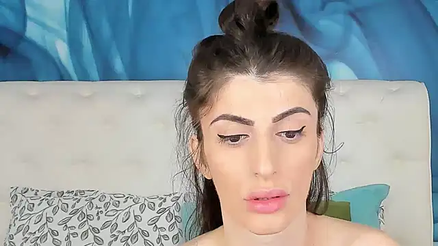 SkinnyDolly online show from 10-30-25, 03:05