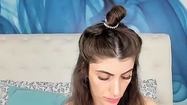 SkinnyDolly online show from 11-21-25, 03:05