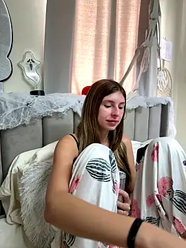 emma05 online show from 10-29-25, 06:34