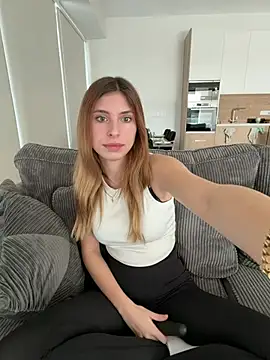 emma05 online show from 03-13-26, 06:51