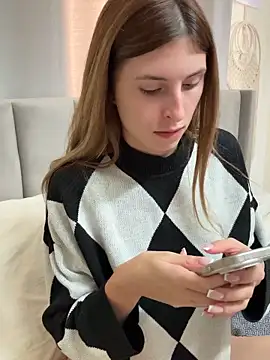 emma05 online show from 11-14-25, 07:12