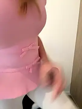 emma05 online show from 01-12-26, 09:27