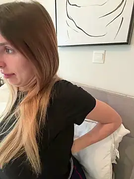 emma05 online show from 03-19-26, 07:19