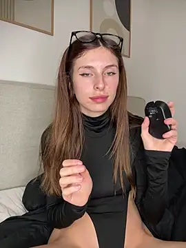 emma05 online show from 02-28-25, 05:37