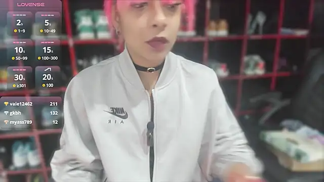 Snapshot of Indianbrownie chatting on 12-04-24, 10:46 Indianbrownie online show from 12-04-24, 10:46