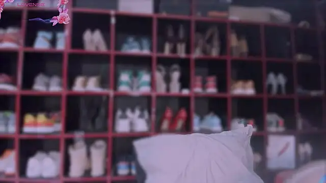 Snapshot of Indianbrownie chatting on 12-24-24, 11:44 Indianbrownie online show from 12-24-24, 11:44