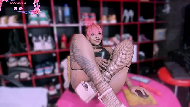 Snapshot of Indianbrownie chatting on 12-18-24, 04:09 Indianbrownie online show from 12-18-24, 04:09