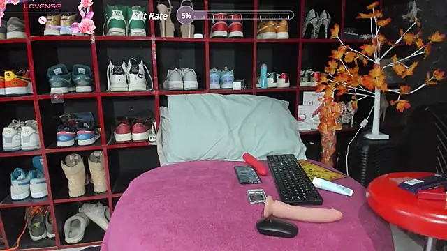 Snapshot of Indianbrownie chatting on 12-28-24, 01:39 Indianbrownie online show from 12-28-24, 01:39