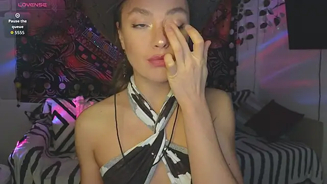 KellyFouler online show from 10-25-25, 02:28