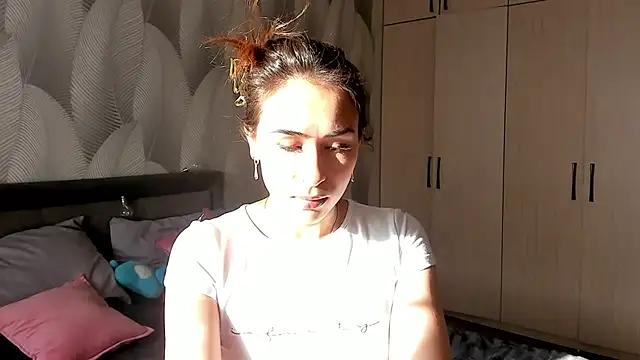 Snapshot of Bambiii_bby chatting on 09-20-25, 02:16 Bambiii bby online show from 09-20-25, 02:16