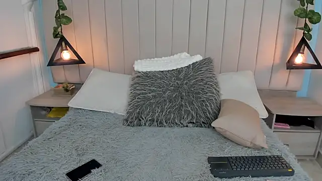 JulianaWaldo online show from 03-13-25, 01:07