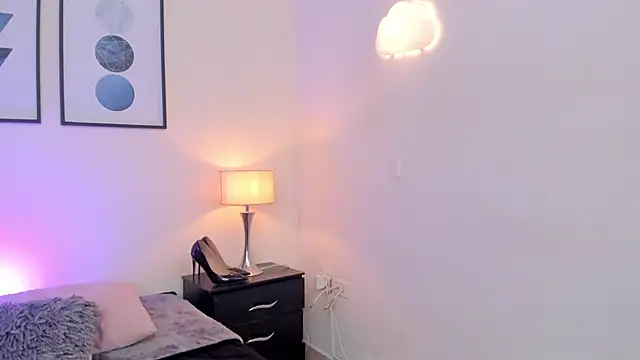 JulianaWaldo online show from 11-28-25, 03:23