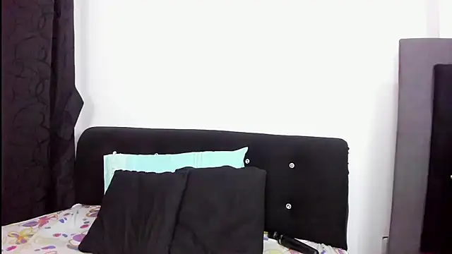 Snapshot of skaysanchez1 chatting on 03-11-25, 04:18 skaysanchez1 online show from 03-11-25, 04:18