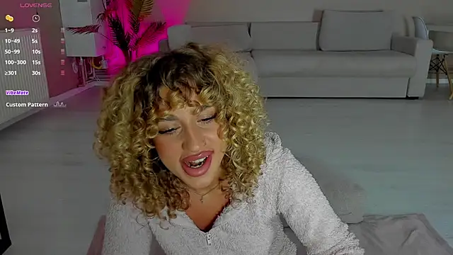 CurlyAnt0 online show from 10-27-25, 11:49