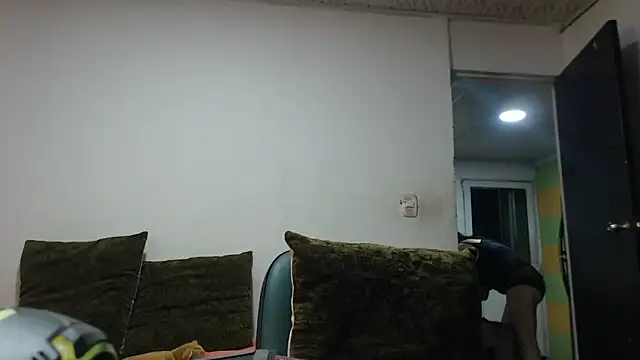 Snapshot of carolina_linarez69 chatting on 04-29-26, 12:15 carolina linarez69 online show from 04-29-26, 12:15