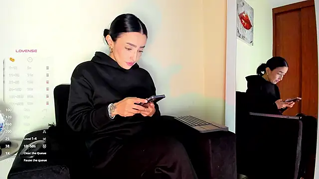 victoria  lace  online show from 12-03-25, 10:53