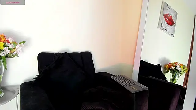 victoria  lace  online show from 04-16-26, 01:17