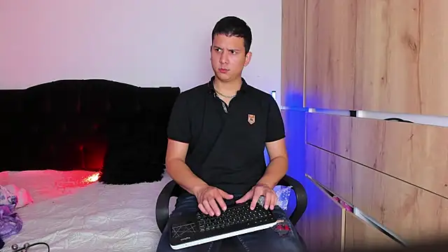 ANDREZALVAREZ online show from 11-01-25, 02:07