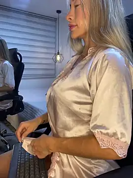 Snapshot of Anna_quinn chatting on 02-04-25, 12:44 Anna quinn online show from 02-04-25, 12:44