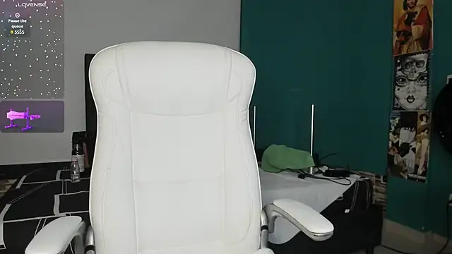 kinky polar online show from 02-18-26, 03:48