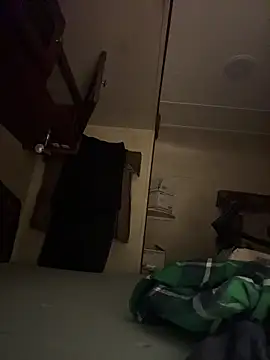 Snapshot of devinshd chatting on 10-24-25, 05:50 devinshd online show from 10-24-25, 05:50