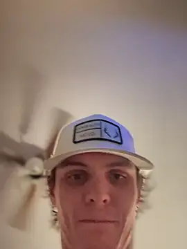 Snapshot of devinshd chatting on 03-12-25, 05:46 devinshd online show from 03-12-25, 05:46