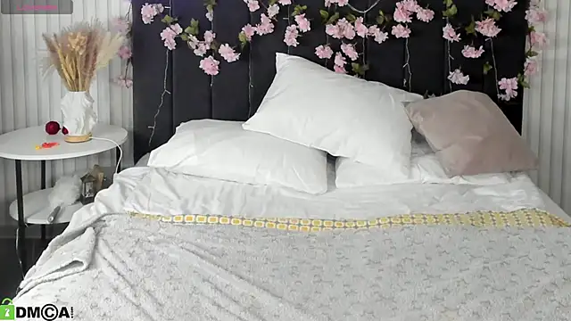 Esme Runn online show from 11-08-25, 03:32