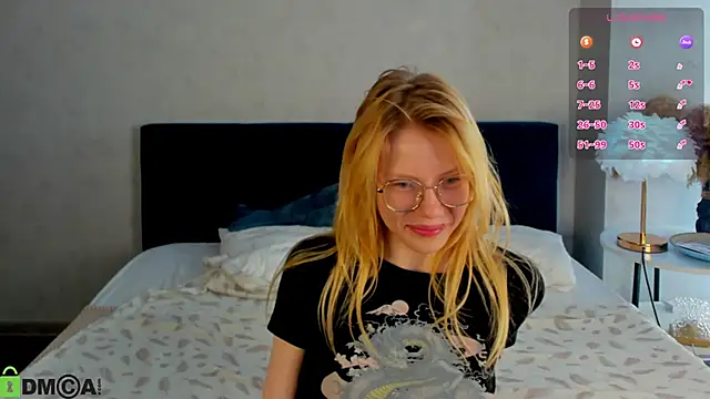 Snapshot of Esme_Runn chatting on 05-21-26, 03:15 Esme Runn online show from 05-21-26, 03:15