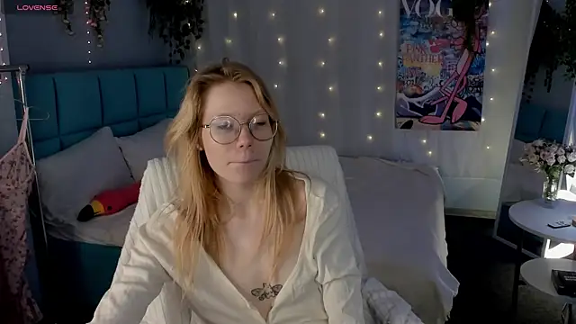 Snapshot of Esme_Runn chatting on 07-06-26, 03:02 Esme Runn online show from 07-06-26, 03:02