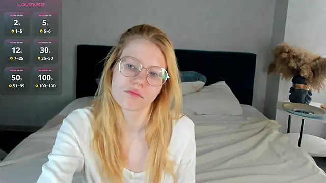 Snapshot of Esme_Runn chatting on 04-10-26, 03:35 Esme Runn online show from 04-10-26, 03:35