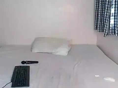 Snapshot of Crystal_x_ebony chatting on 10-25-25, 04:22 Crystal x ebony online show from 10-25-25, 04:22
