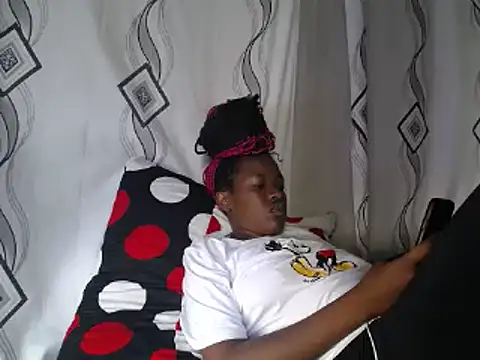 Snapshot of SexyRed18 chatting on 01-09-25, 06:59 SexyRed18 online show from 01-09-25, 06:59