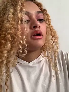 gaby jin online show from 12-30-24, 03:23