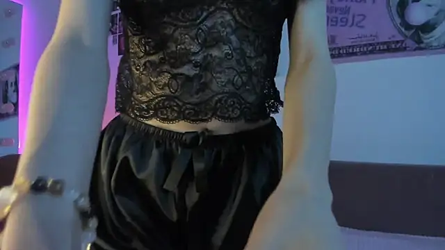 Snapshot of flora_off chatting on 04-20-26, 11:13 flora off online show from 04-20-26, 11:13