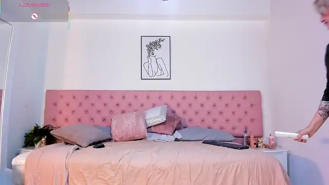 CarolinaGlamour online show from 11-18-25, 07:50