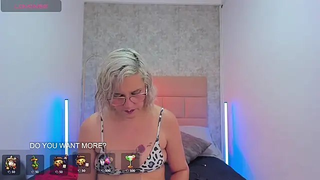 Snapshot of CarolinaGlamour chatting on 05-02-26, 11:15 CarolinaGlamour online show from 05-02-26, 11:15